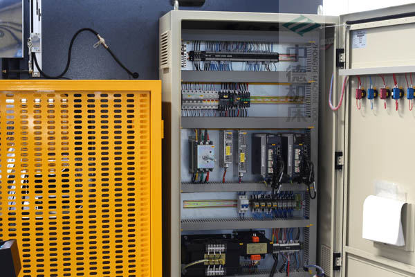 ZDPE8025-ESTUN原廠適配電氣箱總成，抗干擾能力強(qiáng)，電氣運(yùn)行穩(wěn)定.jpg